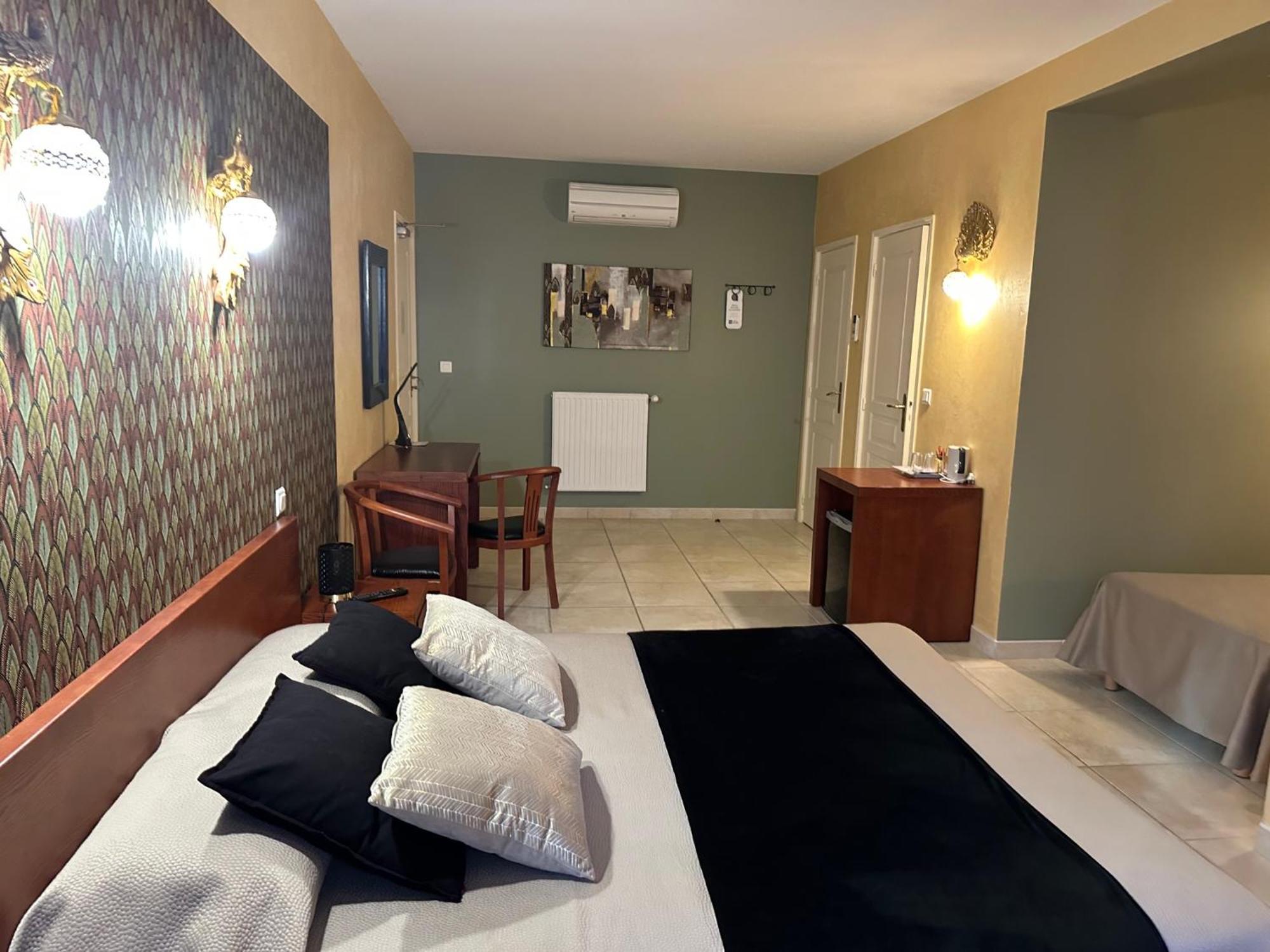 Hotel Bon Encontre Сарла-ла-Канеда Екстер'єр фото